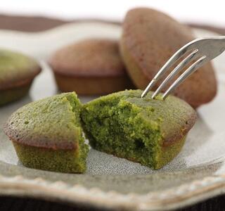 お茶屋の焼き菓子6種21個詰合せと抹茶入り朝宮茶煎茶「最澄」