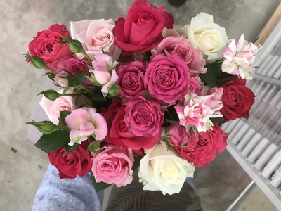 Flower Bouquet（バラのブーケ）25本　赤系　花束 お祝い プレゼント 誕生日 ギフト 贈答 記念日 AN-0004-01