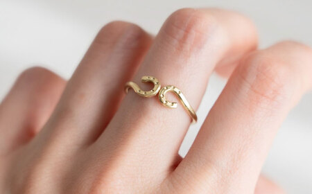 【選べるサイズ】 馬蹄 ツインリング 21-33号 [BIBP013] ゴールド リング 指輪