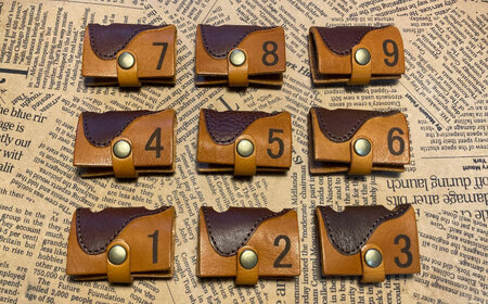 【選べるナンバー】鞍型 コードホルダー [BIAU080] 競馬