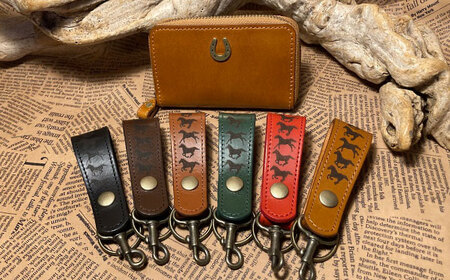 【選べるカラー】蹄鉄ラウンドファスナーコインケース（キャメル）＆馬九いくキーリング [BIAU018] コインケース