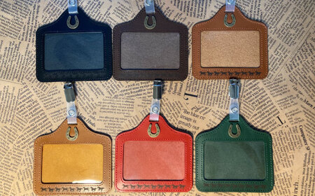 【選べるカラー】蹄鉄付き馬九いくネームホルダー（ストラップなしクリップ付き） [BIAU062] 牛革 小物