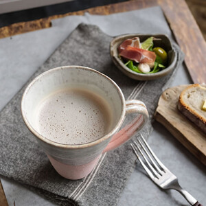 信楽焼 ビアジョッキ ソリ型マグカップ 630ml（潮騒ピンク）