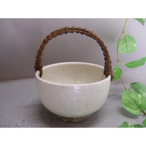 信楽焼】つる付粉引無地花入れ・花瓶・ 花器 nha-044 | 滋賀県