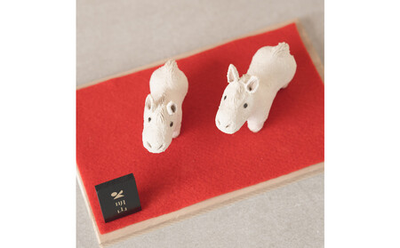 【信楽焼・明山】干支置物「迎春うま」ペアセット eto26-03