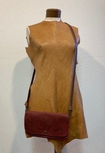 【本革】スマホも入るお財布ポシェット（大）［ワイン］