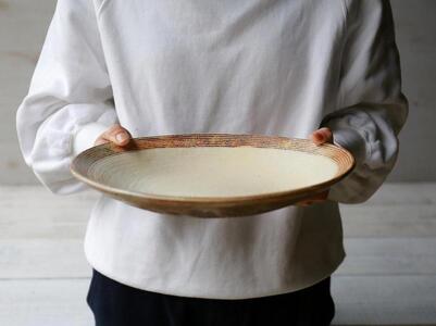 信楽焼　渕荒横彫だ円深皿(大)　