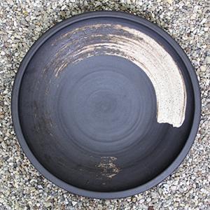 信楽焼 18号黒ハケメ浅型水鉢 睡蓮鉢 メダカ鉢