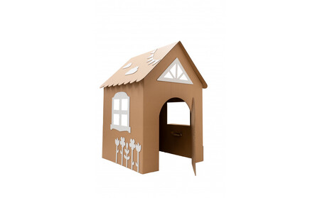 自由にデコれる！大人もワクワクのダンボールハウス