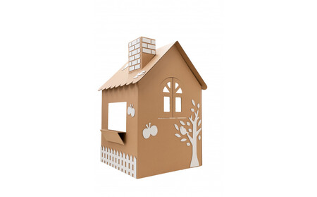 自由にデコれる！大人もワクワクのダンボールハウス