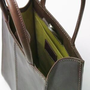 鞄職人がつくる【受注生産】オイルヌメ革スクエアバッグ(チョコブラウン×裏地グリーン) [0311]