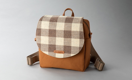 【J-240】kii工房 帆布かばん かぶせプランプリュック 先染めキャメル【高島屋選定品】