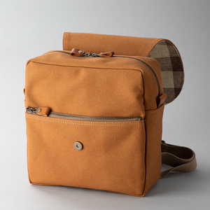 【J-240】kii工房 帆布かばん かぶせプランプリュック 先染めキャメル【高島屋選定品】