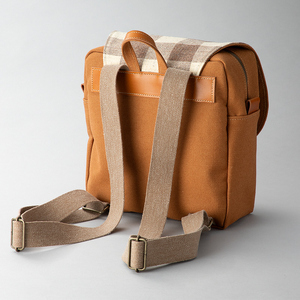 【J-240】kii工房 帆布かばん かぶせプランプリュック 先染めキャメル【高島屋選定品】