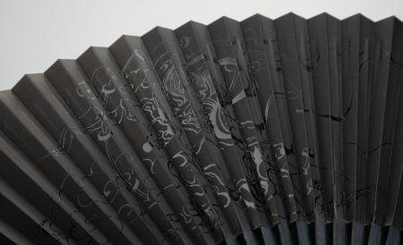 【L-531】鈴木扇子店 近江扇子 風神雷神（うるし画）　7.2寸(約21.6cm)［高島屋選定品］