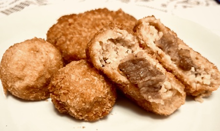 近江牛入り貴真万コロッケ2個・貴真万コロッケボール2個 O-E10 有限会社香取