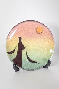 尺皿「万葉の詠姫」 陶磁器 株式会社布引焼窯元 滋賀県 東近江市 AG04 飾り皿 尺皿 大皿 陶板 インテリア 万葉集 額田王 伝統工芸 焼き物