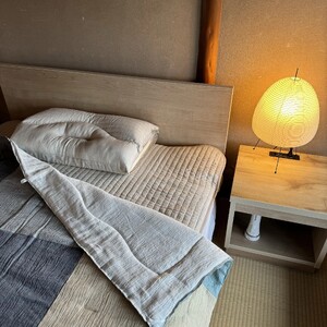 近江ちぢみ パッドシーツ シングル 麻絲商会 滋賀県 東近江市 E-E02 麻 パッドシーツ シングル 洗える 夏用 冷感 涼しい 快適 寝具 吸湿 速乾 天然素材 高品質 安眠 肌触り ふとん ベッド 来客用 ギフト 睡眠環境 暑さ対策 清潔 長持ち