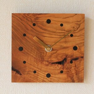 木の時計 一般社団法人 木づかいプロジェクト 滋賀県 東近江市 B-F05 木の時計 木製時計 壁掛け時計 置時計 掛け時計 欅 ケヤキ 無垢材 木工 ロクロ 永源寺 手作り ハンドメイド インテリア 贈り物 プレゼント