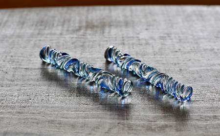 ガラスのカトラリーレスト（2本組） 雑貨 日用品 工芸品 箸置き  ブルー