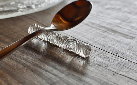 ガラスのカトラリーレスト（2本組） 雑貨 日用品 工芸品 箸置き  ブルー