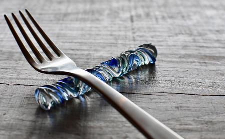 ガラスのカトラリーレスト（2本組） 雑貨 日用品 工芸品 箸置き  ブルー