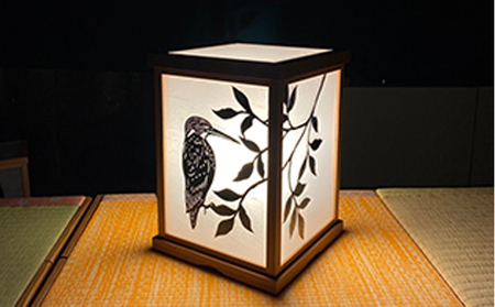 【笹木木工×早川鉄兵】切り絵のあんどん（カワセミ） インテリア 工芸品 行燈 電源コード付き
