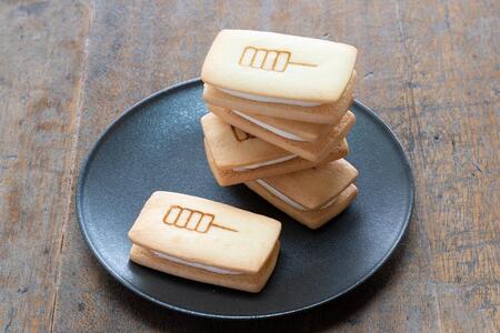 【甘党茶屋京梅園】みたらしバターサンド10個入り［ 京都 お菓子 和菓子 スイーツ 人気 おすすめ おいしい ギフト お取り寄せ 通販 送料無料 ふるさと納税 ］