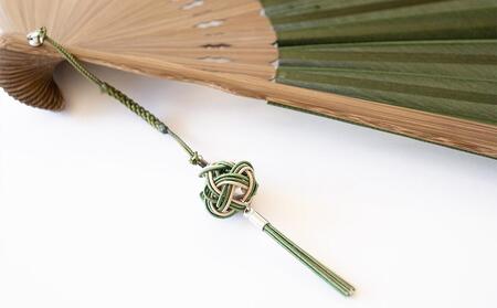 【伊と幸】《白生地の老舗が贈る》霞扇（鶯ぼかし染め）