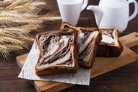 【ANDE】デニッシュ食パン5点セット( プレーン1斤、メープル・ショコラ―デ・紅茶・ストロベリー各ハーフサイズ)