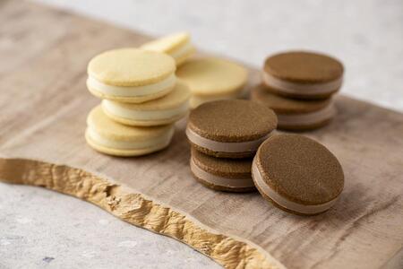 【あら、りんご。】りんごバタークッキー チョコ＆ホワイトチョコ 各5個（計10個）［ りんご スイーツ お菓子 バタークッキー 林檎 人気 おすすめ お取り寄せ ギフト プレゼント 贈答 バター クッキー 青森 ］