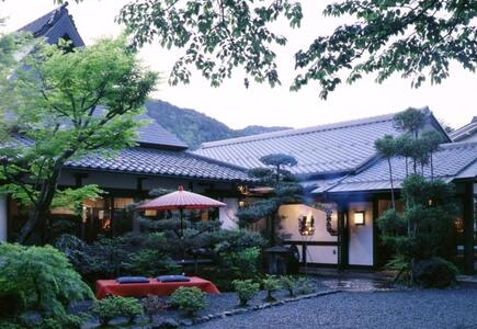 京都・大原　料理旅館　芹生（せりょう）監修　和風おせち個食4人前1段重　《近鉄百貨店 厳選おせち》 ［京都 料亭 おせち おせち料理 京料理 人気 おすすめ 2025 正月 お祝い 老舗 グルメ ご自宅用 送料無料 お取り寄せ］