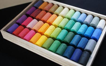 【王冠化学工業所】ゴンドラパステル48色セット（パステル紙付き）［ 京都 セット 伝統 和 ご当地 お取り寄せ 贈り物 家庭用 自宅用 贈答品 贈答用 お祝い 内祝い ギフト プレゼント おすすめ 人気 パステル アート 色 絵具 画材 絵画 アート 文具 ハンドメイド 手づくり 最高級 高級 ロングセラー ブランド メーカー 趣味 癒し セラピー 日本初 ドール 人形 歴史 受賞 ］