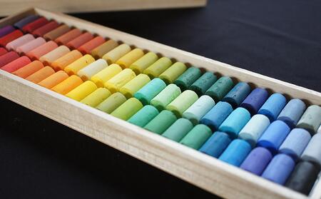 【王冠化学工業所】ゴンドラパステル66色セット（パステル紙付き）［ 京都 セット 伝統 和 ご当地 お取り寄せ 贈り物 家庭用 自宅用 贈答品 贈答用 お祝い 内祝い ギフト プレゼント おすすめ 人気 パステル アート 色 絵具 画材 絵画 アート 文具 ハンドメイド 手づくり 最高級 高級 ロングセラー ブランド メーカー 趣味 癒し セラピー 日本初 ドール 人形 歴史 受賞 ］