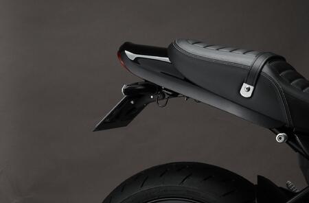 【AELLA】Kawasaki Z900RS｜ショートナンバープレートホルダー  AE-74025｜京都 バイクギア カスタムパーツ 人気ブランド ﾊﾞｲｸ