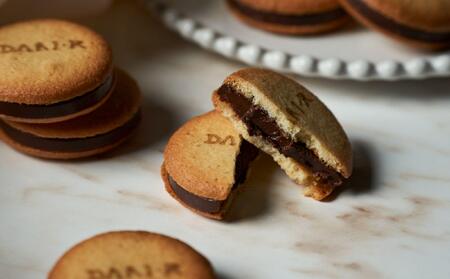 【dari K（ダリケー）】カカオサンドクッキー 24枚(ダーク・ミルク・ホワイト×8枚) ［ 京都 チョコレート カカオを通して世界を変える 人気 おすすめ ギフト プレゼント 贈答 お取り寄せ お菓子 スイーツ ］