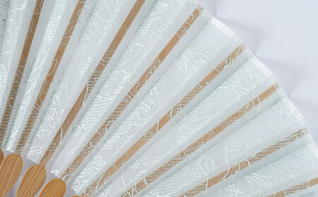 【伊と幸】《白生地の老舗が贈る》染め透扇子(花莵/瓶覗色)