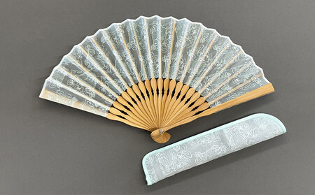 【伊と幸】《白生地の老舗が贈る》染め透扇子(花莵/瓶覗色)