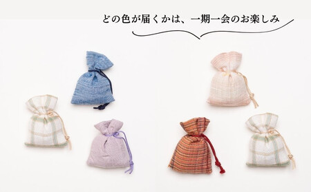 【アトリエシムラ】小裂の匂袋 3つ〈色柄はおまかせ(藍/赤/紫/緑/淡桃/黄緑/白/茶・グレー)〉