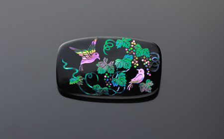 【嵯峩螺鈿野村】葡萄と小鳥ブローチ|京都 老舗 伝統工芸 漆器 ジュエリー