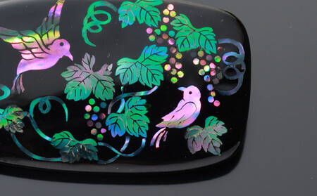 【嵯峩螺鈿野村】葡萄と小鳥ブローチ|京都 老舗 伝統工芸 漆器 ジュエリー