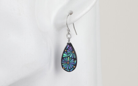 【嵯峩螺鈿野村】押合菊グリーンピアス|京都 老舗 伝統工芸 漆器 ジュエリー