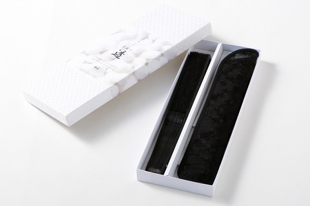 【伊と幸】《白生地の老舗が贈る》透扇子(撫子・黒色)