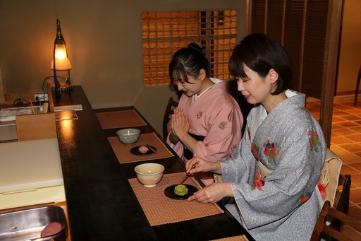 【西陣活性化を応援！】西陣老舗の和菓子ペア喫茶付き　きもの体験（２名様分）