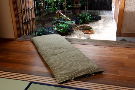 【洛中高岡屋】うたた寝にちょうどいい寛ぎのアイテム カバータイプごろ寝敷きふとん<ゆったりサイズ>(グリーン系)