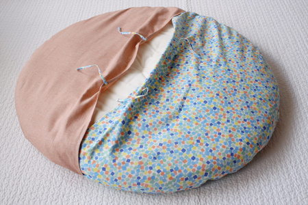 【洛中高岡屋】せんべい座ぶとん （撥水ヌード座布団＆洗えるカバーセット）（宝石ミズ＆里桜）