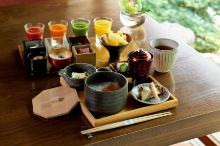【翠嵐 ラグジュアリーコレクションホテル 京都】平休日1泊2食付 ペア宿泊券《月の音スーペリアツイン》