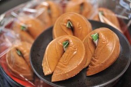 【おせんの里松屋】元祖 稲荷せんべい・自家製玉子せんべい詰め合わせ ［ 京都 伏見稲荷 稲荷 煎餅 きつね きつねせんべい 卵せんべい お土産店 大容量 人気 おすすめ スイーツ 和菓子 たっぷり 大満足 ギフト プレゼント お取り寄せ 通販 送料無料 ふるさと納税 ］