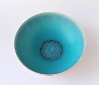 【ギャラリー洛中洛外】生地の緋色釉に美しい青が映える器 碧彩ボウル(小)