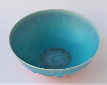 【ギャラリー洛中洛外】生地の緋色釉に美しい青が映える器 碧彩ボウル(小)